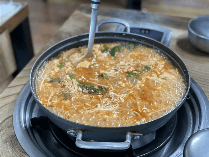 강릉 400년집초당순두부의 맑은 순두부전골
